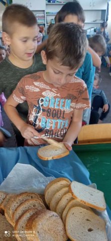 b_1024_768_0_00_images_2023_2024_Swietlica_Dzien_chleba_391704243_792096179384999_5448852011917714631_n